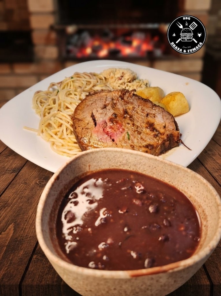 Carne assada com feijão
